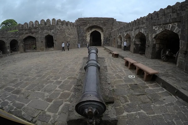 daultabad-fort-car-rental